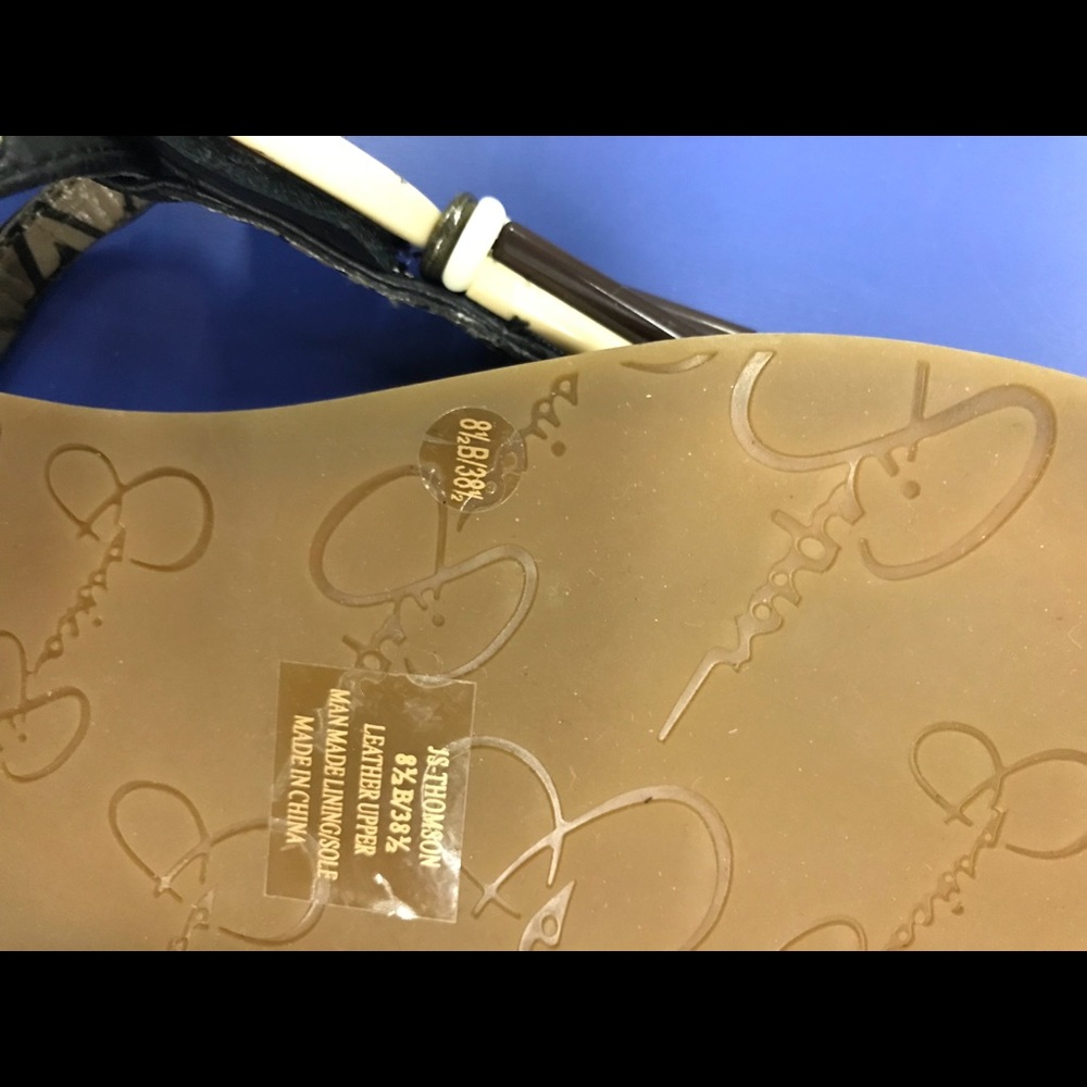 Sandals - Picture 2 of 3